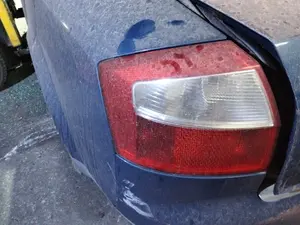 Foto de PILOTO TRASERO IZQUIERDO AUDI A4 BERLINA (8E)