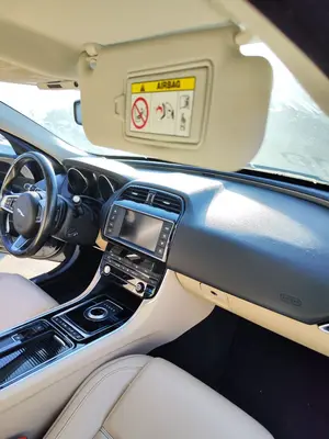 Foto de PARASOL DERECHO JAGUAR XE 2.0 Turbo CAT (200 CV / 147 KW) foto 2