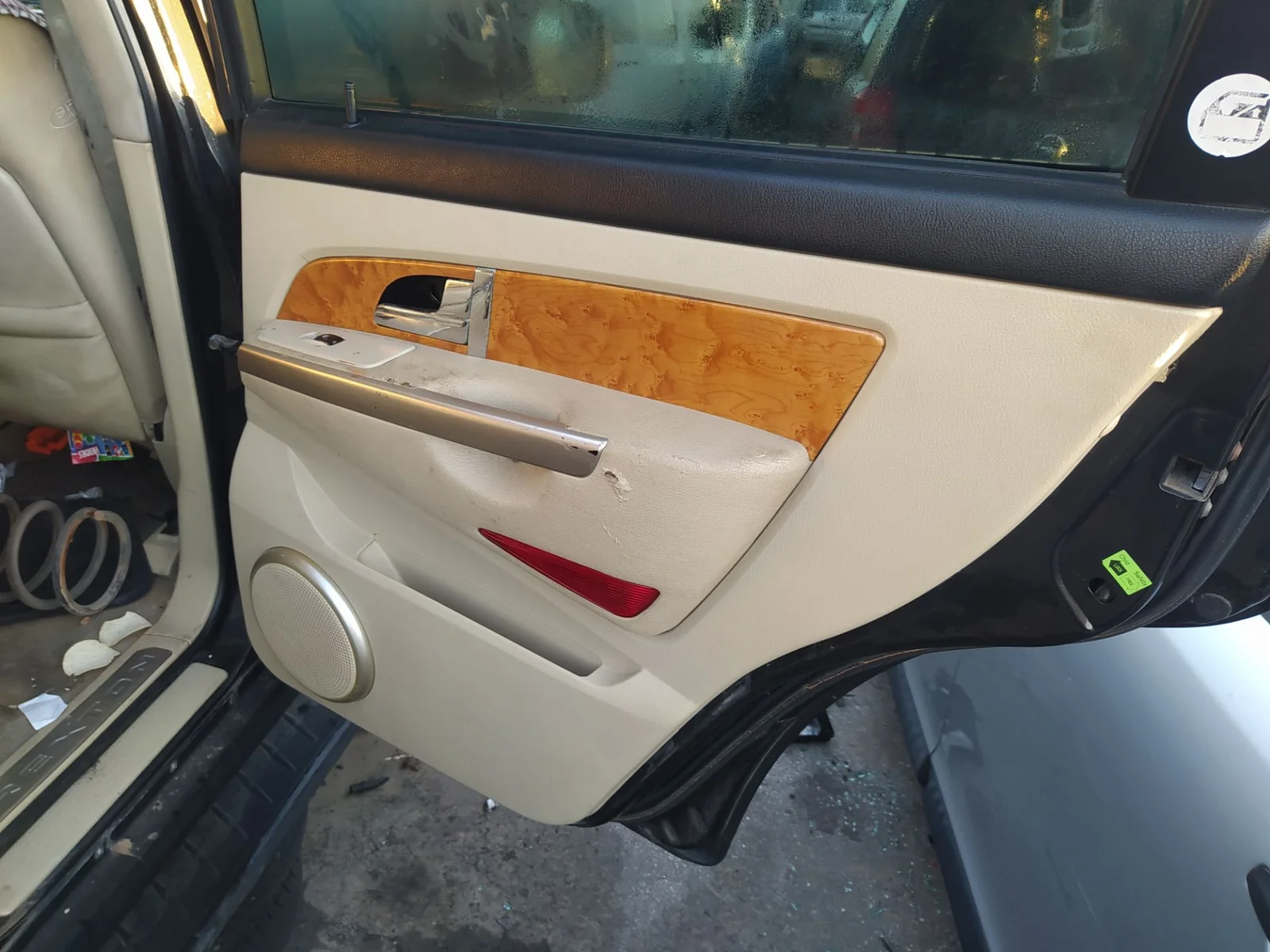 Foto de GUARNECIDO PUERTA TRASERA DERECHA SSANGYONG REXTON 2.9 Turbodiesel CAT (120 CV / 88 KW)