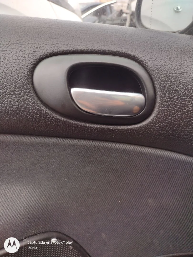 Foto de MANETA INTERIOR DELANTERA IZQUIERDA PEUGEOT 206 1.4 HDi (68 CV / 50 KW) referencia 9143A4