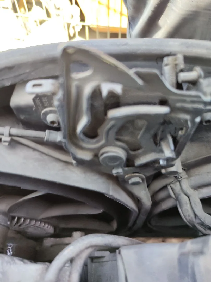 Foto de CERRADURA CAPO VOLKSWAGEN PASSAT BERLINA (3B2) 1.9 TDI (116 CV / 85 KW) referencia 3B0823509T