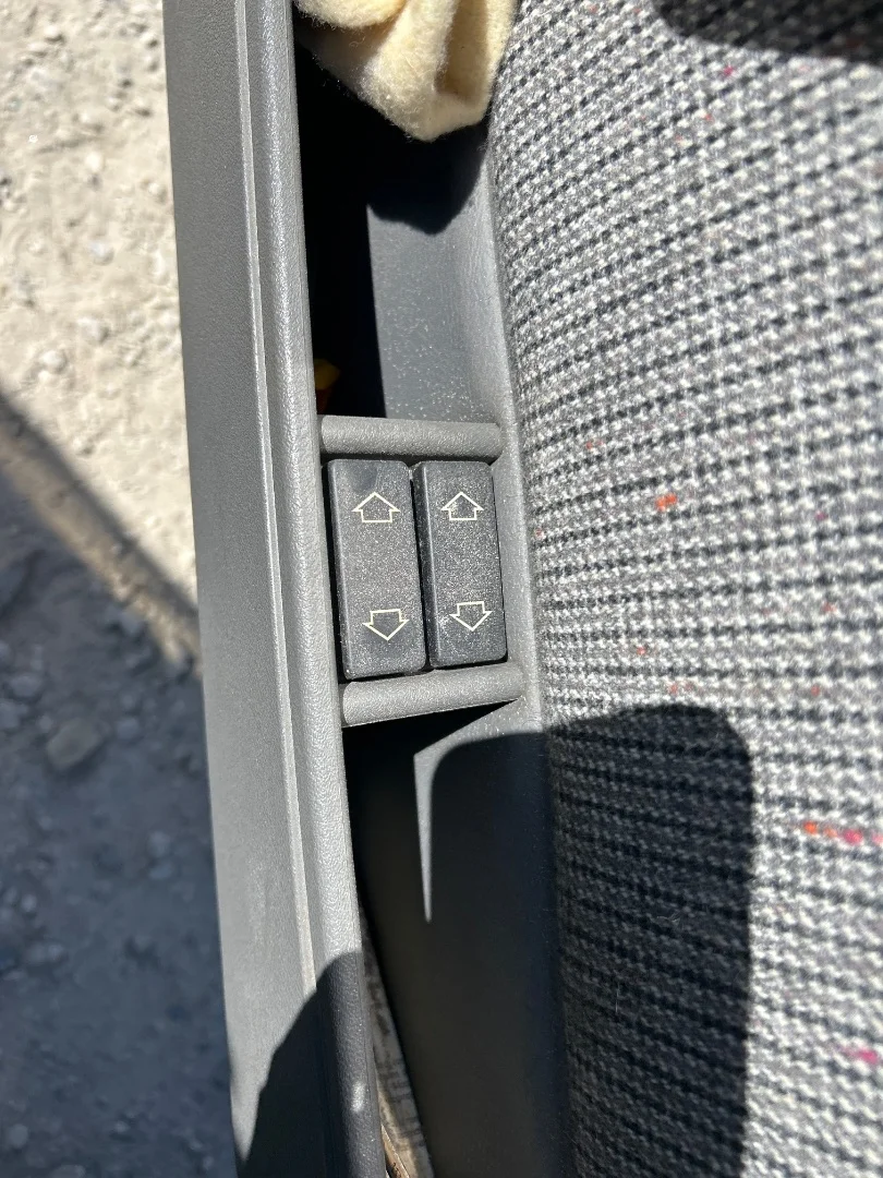 Foto de MANDO ELEVALUNAS DELANTERO IZQUIERDO PEUGEOT 309 1.6 (88 CV / 65 KW)
