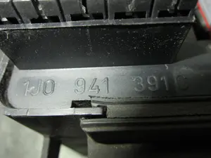 Foto de CAJA RELES / FUSIBLES SEAT LEON (1M1) 1.8 20V (125 CV / 92 KW) referencia 1J0941391 foto 3