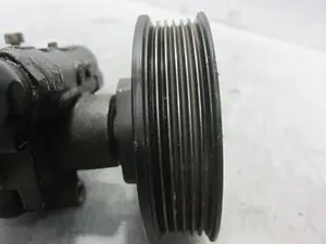 Foto de BOMBA DIRECCION VOLKSWAGEN GOLF IV BERLINA (1J1)(10.1997) 1.6 16V (105 CV / 77 KW) referencia 0301452269A foto 7