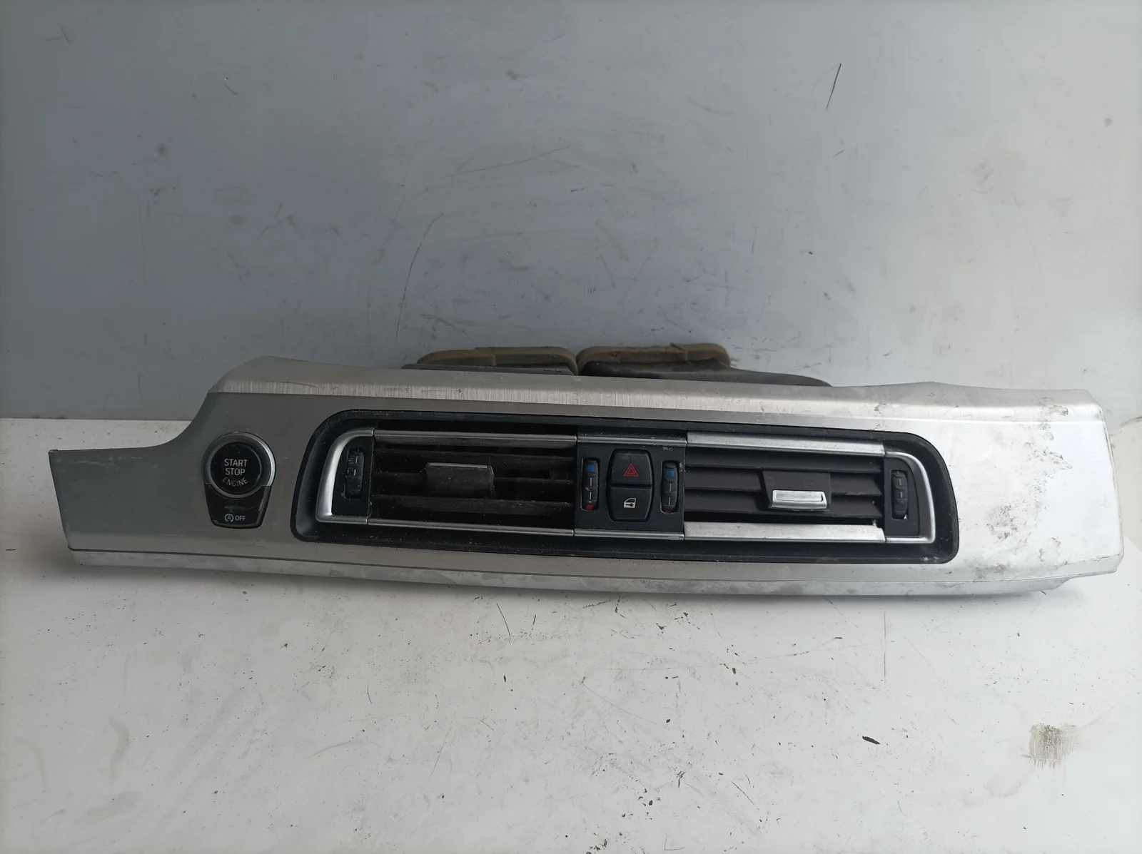 Foto de REJILLA AIREADORA BMW SERIE 7 (F01/F02) 3.0 Turbodiesel (313 CV / 230 KW) referencia 168281