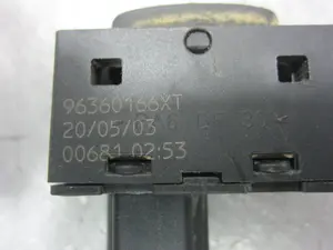 Foto de MANDO ELEVALUNAS TRASERO IZQUIERDO PEUGEOT 307 BREAK / SW (S1)(04.2002) 2.0 HDi FAP CAT (107 CV / 79 KW) referencia 96360166XT foto 2