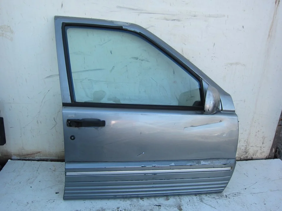 Foto de PUERTA DELANTERA DERECHA CHRYSLER JEEP GR.CHEROKEE (ZJ)/(Z) 5.2 V8 CAT (211 CV / 155 KW)