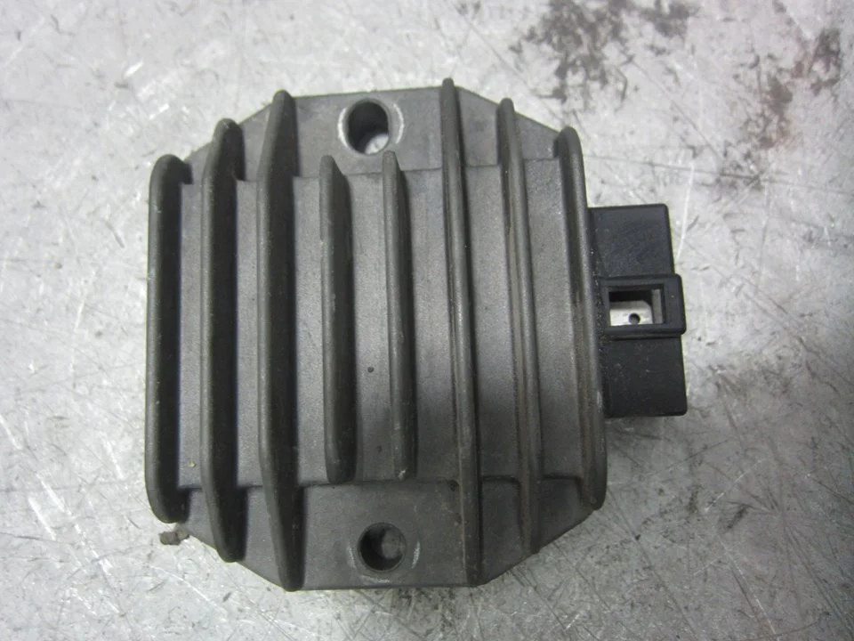 Foto de REGULADOR DE CORRIENTE PIAGGIO (VESPA) X 7 124 cm3 - 11 kW (15 CV / 11 KW) referencia SH640D-12