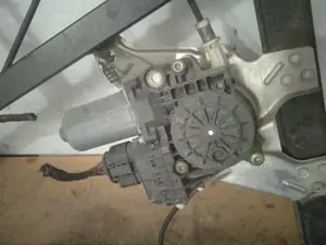 Foto de ELEVALUNAS DELANTERO IZQUIERDO AUDI A6 BERLINA (4B2) 2.5 V6 24V TDI (150 CV / 110 KW) referencia 4B0837461 foto 4