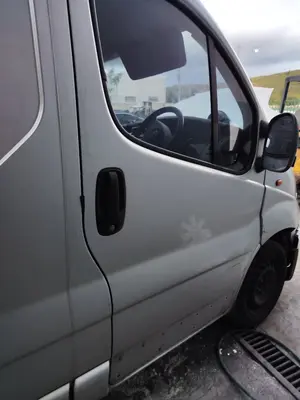 Foto de PUERTA DELANTERA DERECHA OPEL VIVARO FURGÓN/COMBI 2.0 16V CDTI (114 CV / 84 KW)
