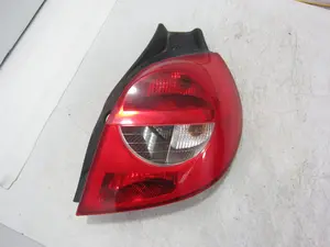 Foto de PILOTO TRASERO DERECHO RENAULT CLIO III 1.5 dCi Diesel (106 CV / 78 KW) referencia 89035080 foto 2