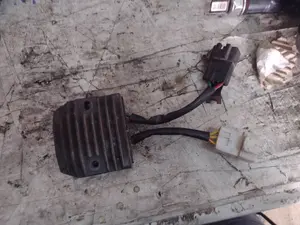 Foto de REGULADOR DE CORRIENTE HONDA SH 300I foto 2