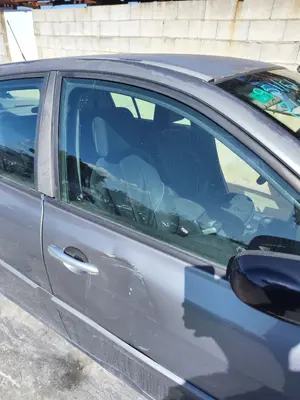 Foto de LUNA DELANTERA DERECHA RENAULT MEGANE II BERLINA 5P 1.5 dCi Diesel (101 CV / 74 KW)