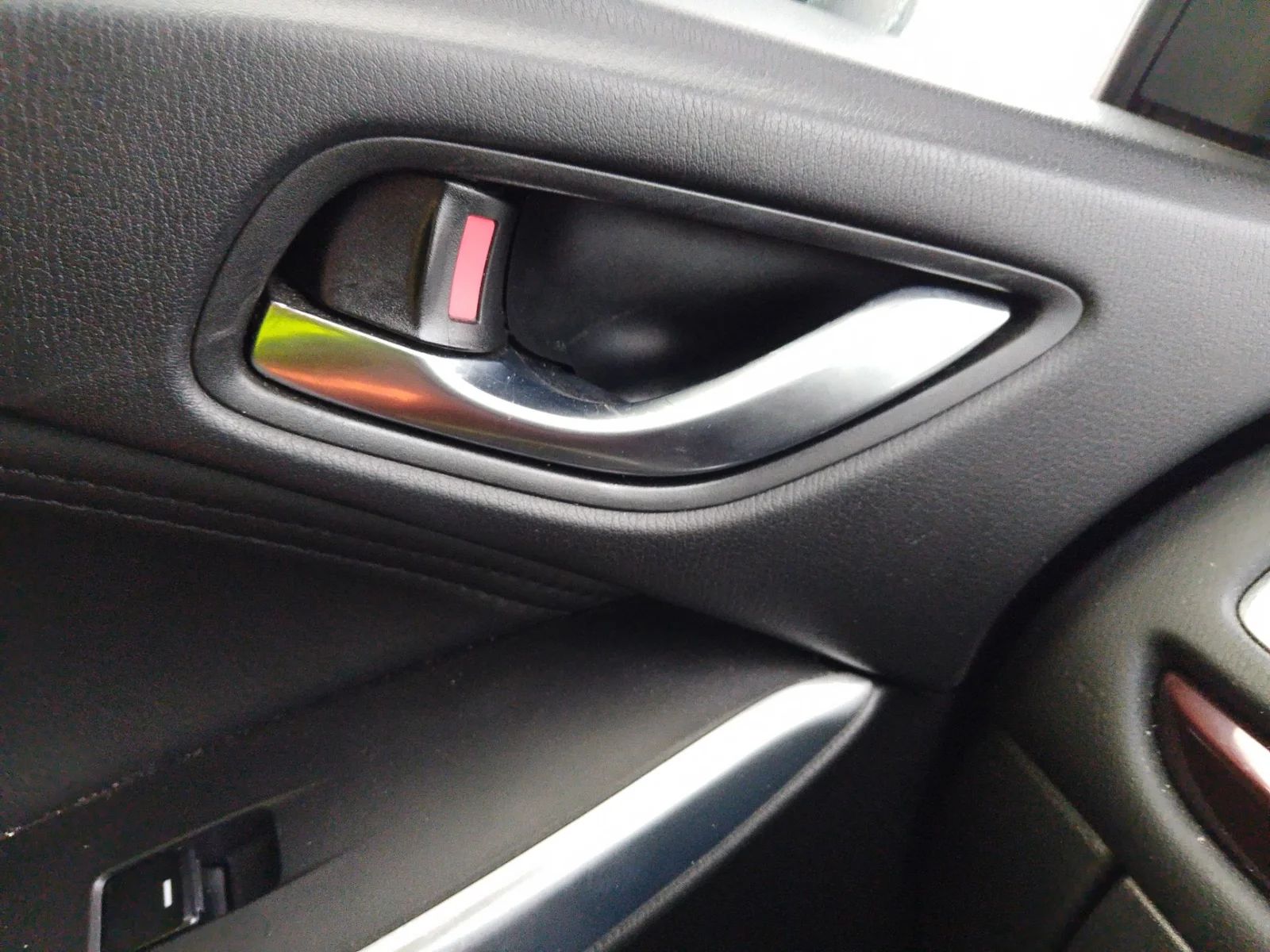 Foto de MANETA INTERIOR DELANTERA IZQUIERDA MAZDA 6 BERLINA (GJ) 2.2 Turbodiesel CAT (175 CV / 129 KW)