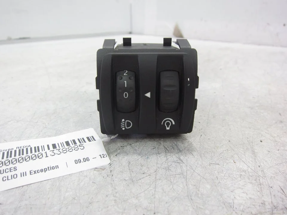 Foto de MANDO LUCES RENAULT CLIO III 1.5 dCi Diesel (106 CV / 78 KW) referencia 88020001