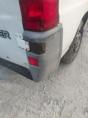 Foto de PUNTERA PARAGOLPES TRASERA DERECHA CITROEN JUMPER FURGÓN 2.5 Diesel (86 CV / 63 KW)