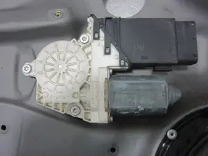 Foto de ELEVALUNAS DELANTERO IZQUIERDO VOLKSWAGEN GOLF IV BERLINA (1J1)(10.1997) 1.9 TDI (110 CV / 81 KW) referencia 1J4837755E foto 2