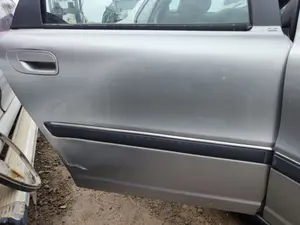 Foto de PUERTA TRASERA DERECHA VOLVO S80 BERLINA 2.4 CAT (140 CV / 103 KW) foto 3