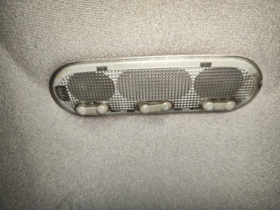 Foto de NO IDENTIFICADO RENAULT SCENIC II (JM) 1.9 dCi Diesel (120 CV / 88 KW) referencia 8200073234