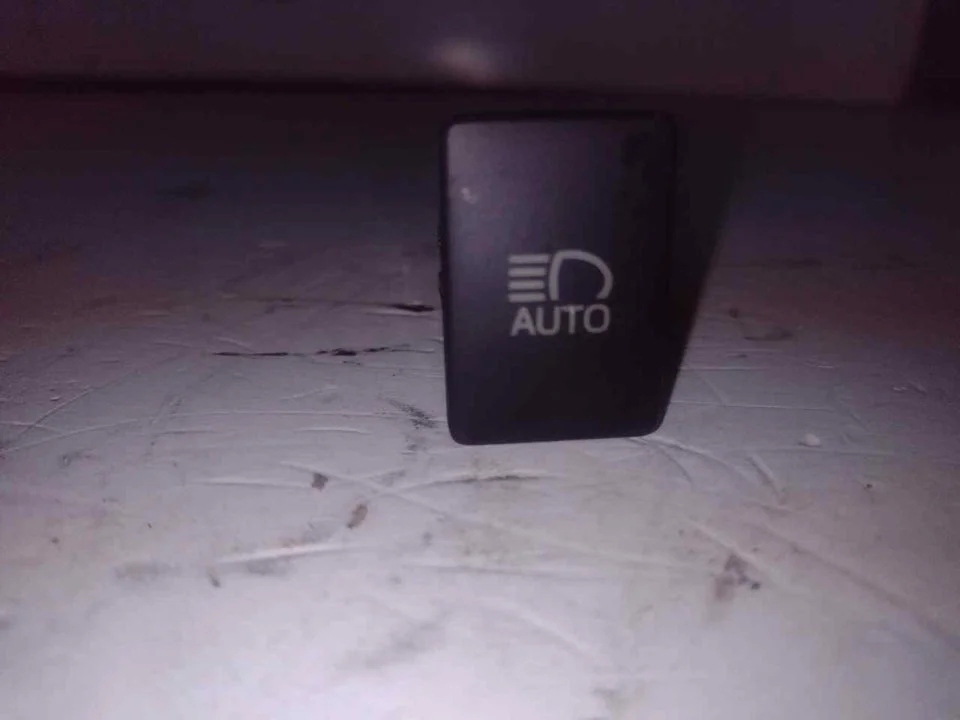 Foto de INTERRUPTOR TOYOTA YARIS (KSP1/NLP1/NSP1) referencia 15E044