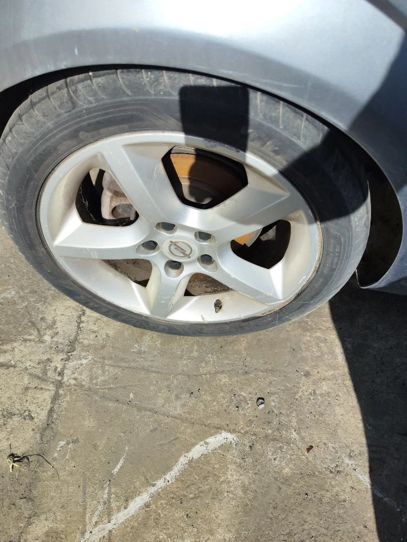Foto de LLANTA OPEL ASTRA H GTC 1.7 16V CDTI (101 CV / 74 KW)