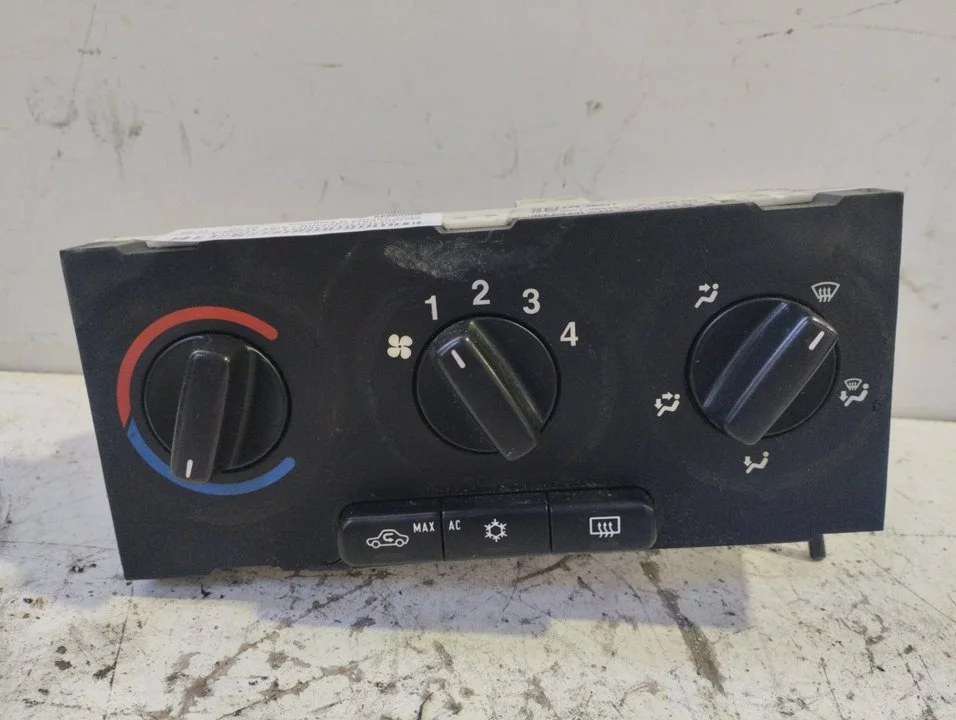 Foto de MANDO CALEFACCION / AIRE ACONDICIONADO OPEL ZAFIRA A 2.0 DTI (101 CV / 74 KW) referencia 90559839