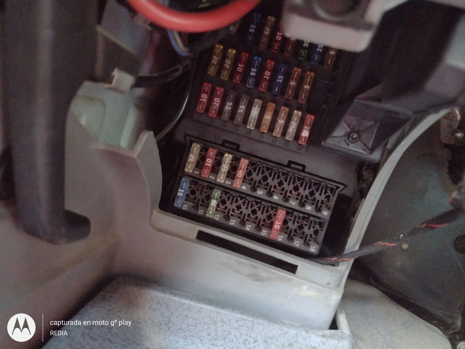Foto de CAJA RELES / FUSIBLES VOLKSWAGEN CRAFTER FURGÓN (2E) 2.5 TDI DPF (109 CV / 80 KW)
