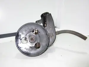 Foto de BOMBA DIRECCION FORD KA (CCQ) referencia 96BF3A733AD