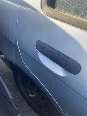 Foto de MANETA EXTERIOR TRASERA DERECHA NISSAN ALMERA (N15) 2.0 Diesel (75 CV / 55 KW)