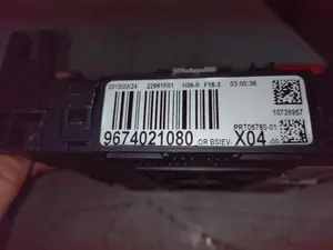 Foto de CAJA RELES / FUSIBLES PEUGEOT 207 CC CABRIO-COUPÉ 1.6 16V (120 CV / 88 KW) referencia 9674021080 foto 4