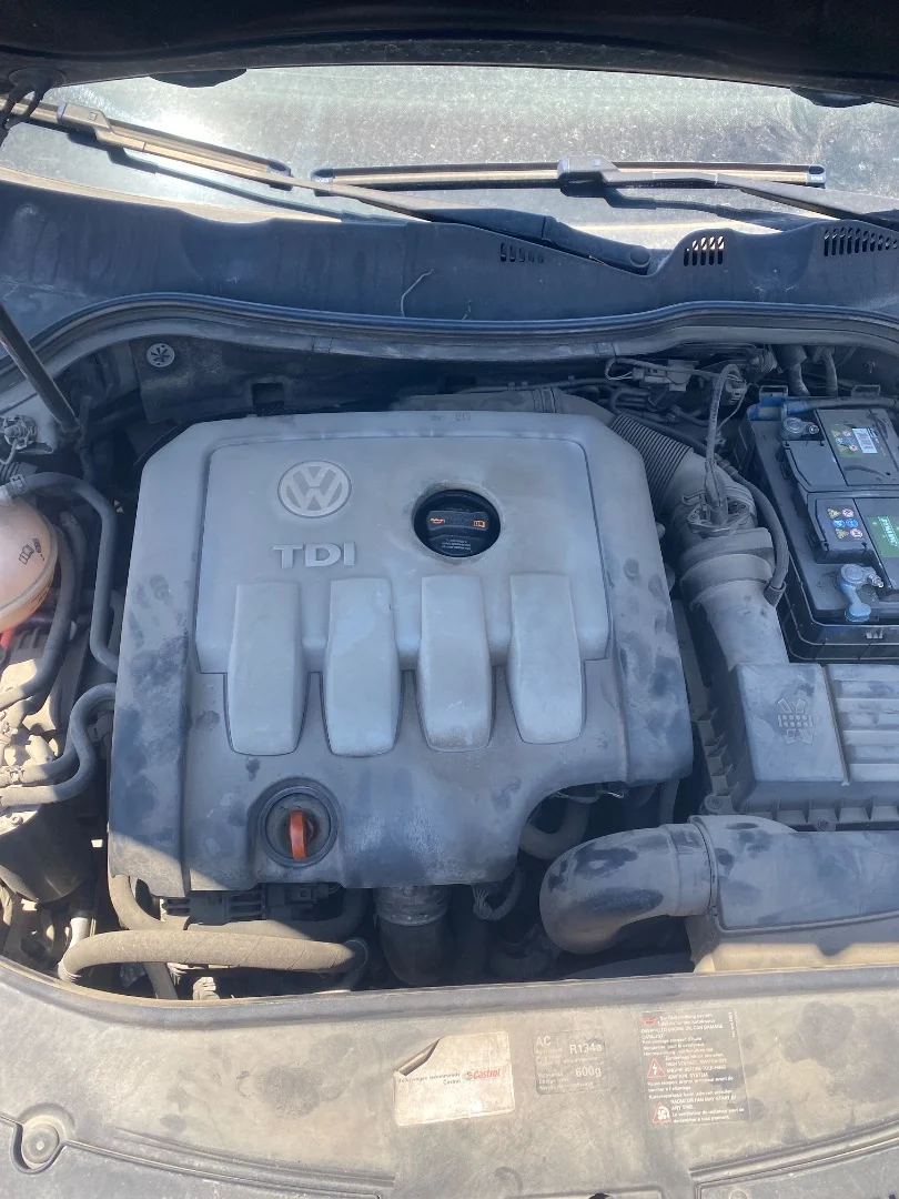 Foto de TAPA MOTOR VOLKSWAGEN PASSAT BERLINA (3C2) 2.0 TDI (140 CV / 103 KW)