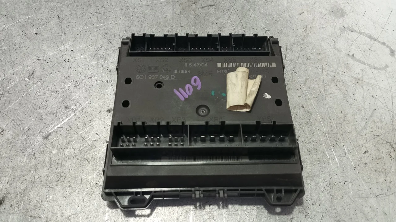 Foto de CAJA RELES / FUSIBLES SEAT IBIZA (6L1) 1.9 TDI (101 CV / 74 KW) referencia 6Q1937049D