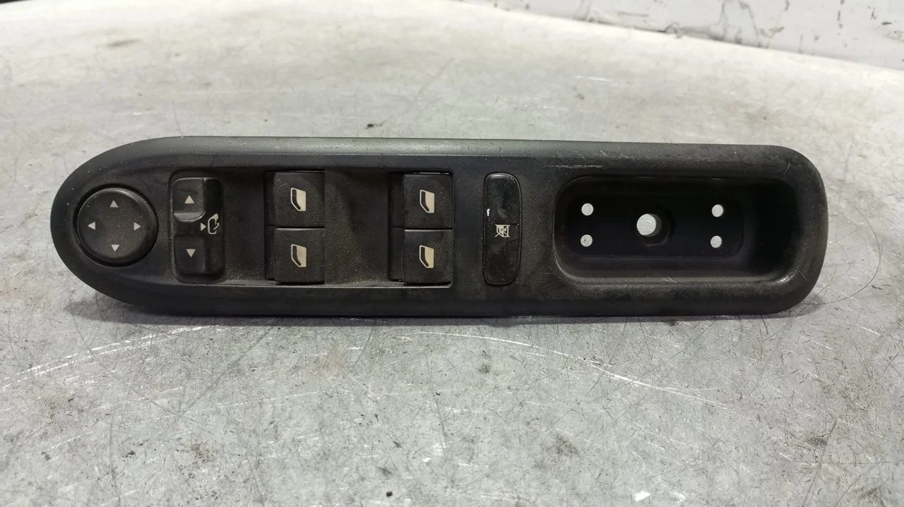 Foto de MANDO ELEVALUNAS DELANTERO IZQUIERDO PEUGEOT 407 SW 2.0 16V HDi FAP (140 CV / 103 KW) referencia 96468704XT