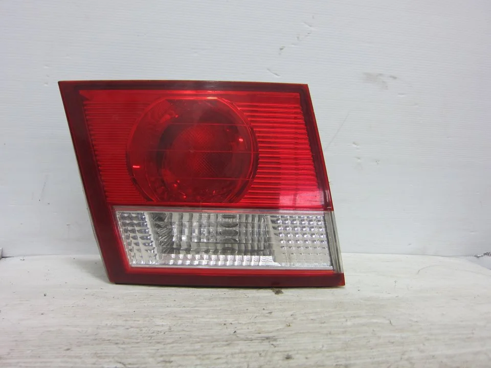 Foto de PILOTO TRASERO IZQUIERDO INTERIOR KIA CARENS (RS) 2.0 Turbodiesel CAT (113 CV / 83 KW) referencia P21W