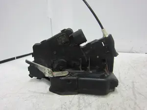 Foto de CERRADURA PUERTA DELANTERA DERECHA BMW SERIE 3 BERLINA (E46) 2.0 16V Diesel CAT (136 CV / 100 KW) referencia 8206408 foto 3