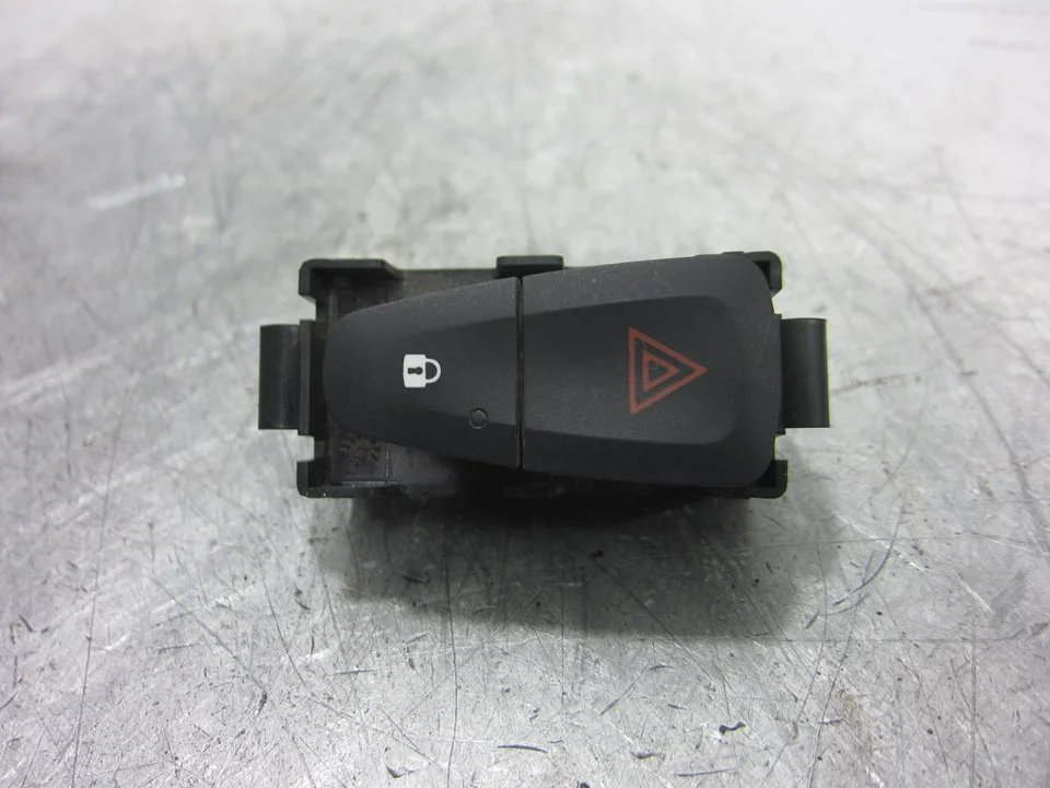 Foto de WARNING RENAULT MEGANE III BERLINA 5P 1.5 dCi Diesel (106 CV / 78 KW) referencia 8200214896