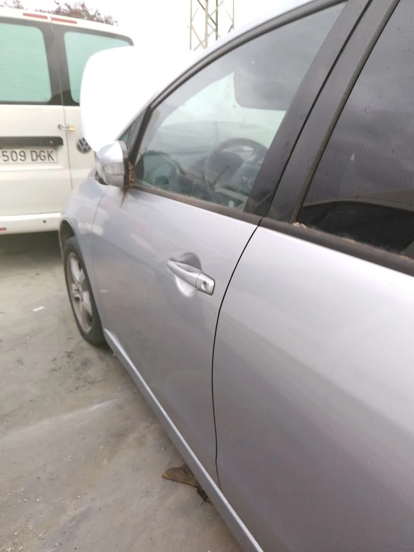 Foto de PUERTA DELANTERA IZQUIERDA MITSUBISHI GRANDIS (NA0W) 2.0 DI-D CAT (136 CV / 100 KW)