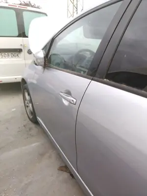 Foto de PUERTA DELANTERA IZQUIERDA MITSUBISHI GRANDIS (NA0W) 2.0 DI-D CAT (136 CV / 100 KW)