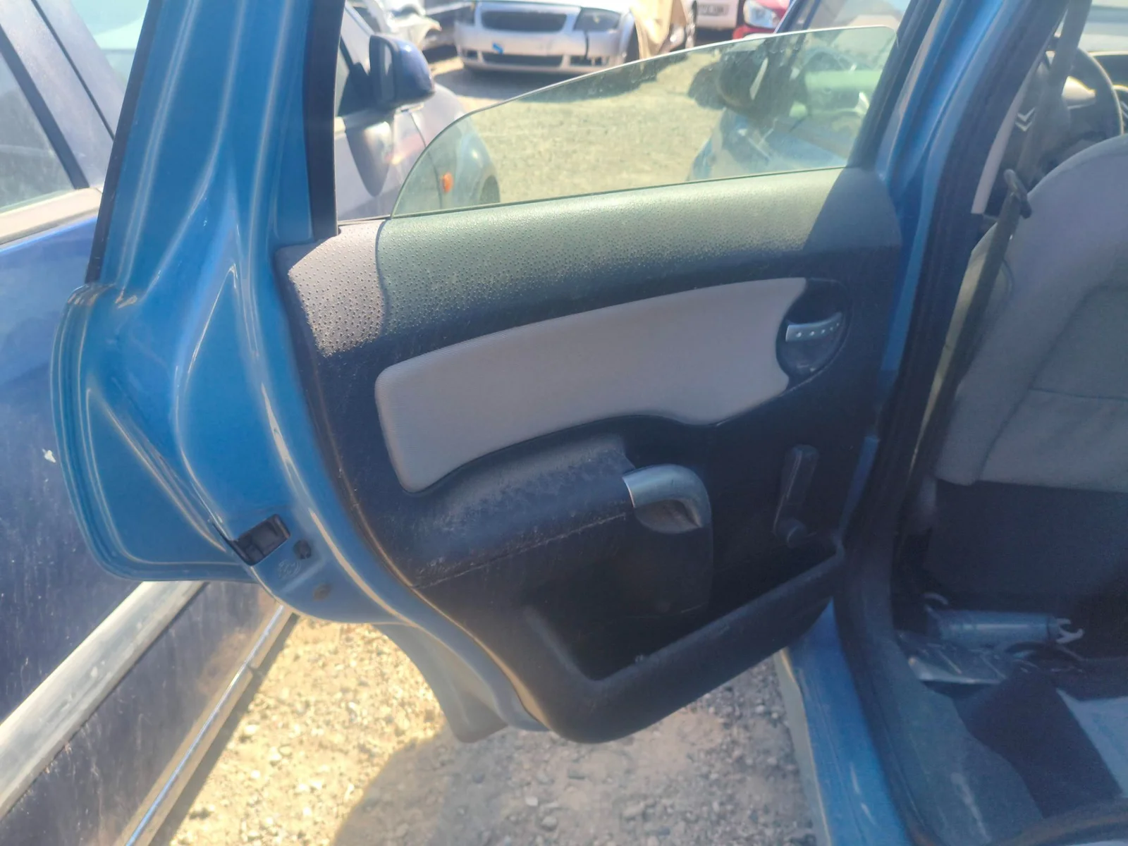 Foto de GUARNECIDO PUERTA TRASERA IZQUIERDA CITROEN C3 1.4 (73 CV / 54 KW)
