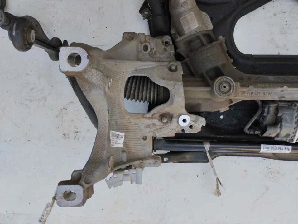 Foto de SOPORTE MOTOR DERECHO AUDI A3 SEDÁN (8VM) 2.0 16V TDI (150 CV / 110 KW) referencia 8W0399296E