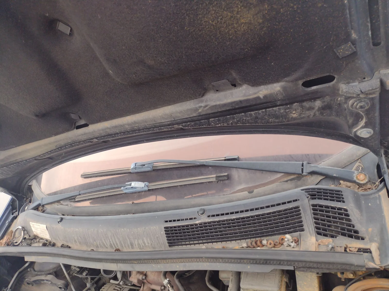Foto de BRAZO LIMPIA DELANTERO IZQUIERDO OPEL ZAFIRA A 2.0 DTI (101 CV / 74 KW)
