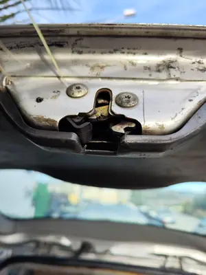 Foto de CERRADURA MALETERO / PORTON FORD FOCUS FAMILIAR (CAK) 1.8 TDCi Turbodiesel CAT (116 CV / 85 KW)