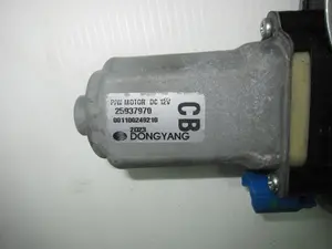 Foto de ELEVALUNAS TRASERO DERECHO CHEVROLET CAPTIVA 2.2 Diesel CAT (184 CV / 135 KW) referencia 25937970 foto 4
