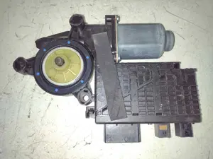 Foto de MOTOR ELEVALUNAS DELANTERO IZQUIERDO CITROEN C4 PICASSO 1.6 16V HDi FAP (109 CV / 80 KW) referencia 9682495680 foto 2