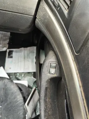Foto de MANDO ELEVALUNAS DELANTERO DERECHO BMW SERIE 5 BERLINA (E39) 3.0 24V Turbodiesel CAT (193 CV / 142 KW)