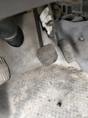 Foto de PEDAL FRENO NISSAN VANETTE CARGO 2.3 Diesel (75 CV / 55 KW)