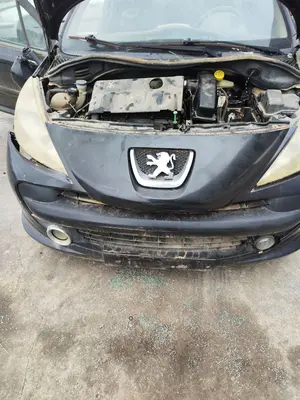 Foto de PARAGOLPES DELANTERO PEUGEOT 207 1.4 16V CAT (KFU / ET3J4) (88 CV / 65 KW) foto 4