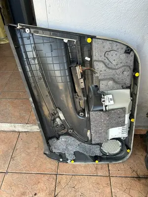 Foto de GUARNECIDO PUERTA DELANTERA IZQUIERDA MERCEDES-BENZ CLASE C (BM 203) BERLINA 2.2 CDI CAT (150 CV / 110 KW) referencia A2037203372 7E62 foto 2