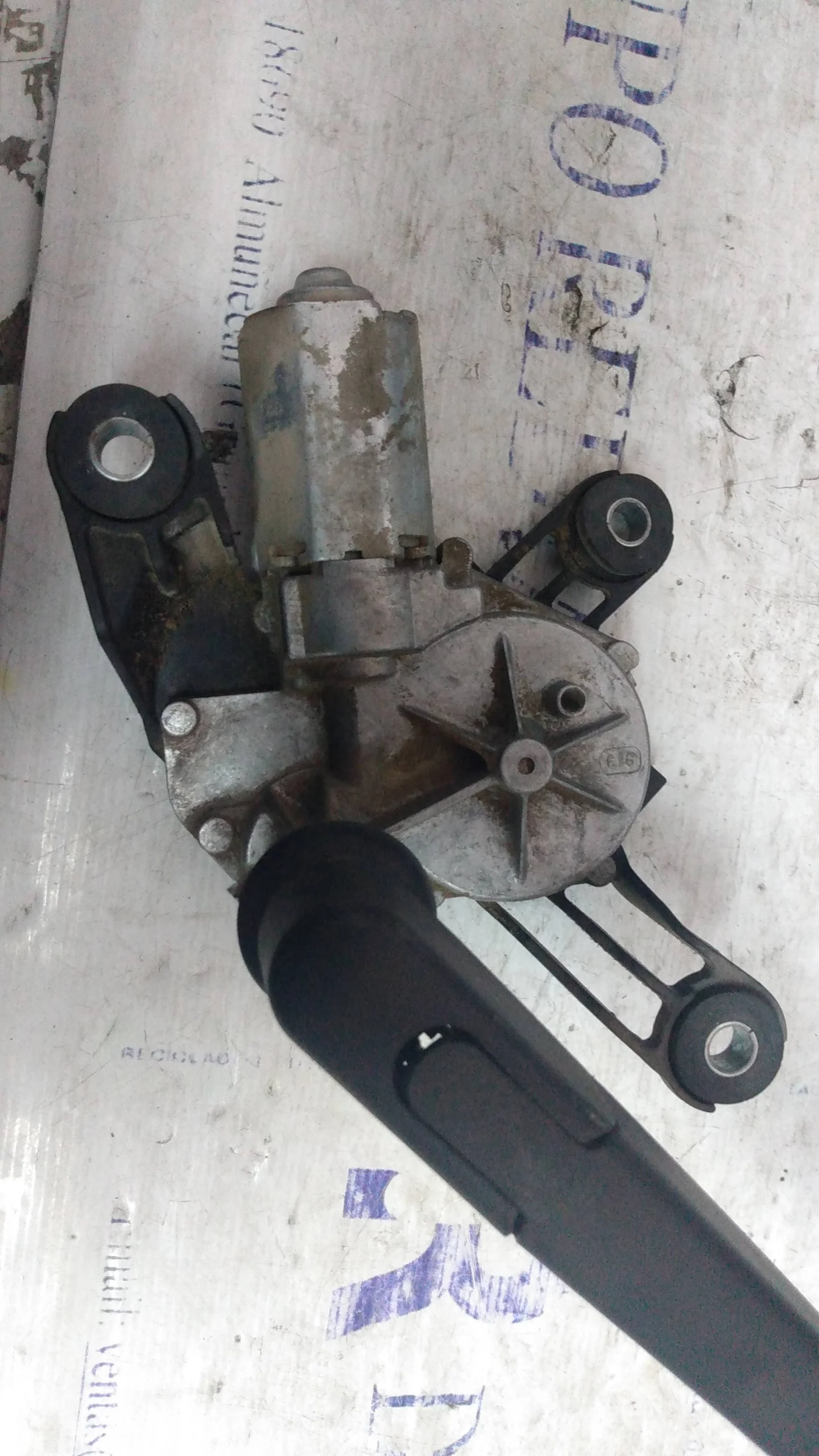 Foto de MOTOR LIMPIA TRASERO OPEL ASTRA H GTC 1.9 16V CDTI CAT (Z 19 DTH / LRD) (150 CV / 110 KW) referencia 13105981