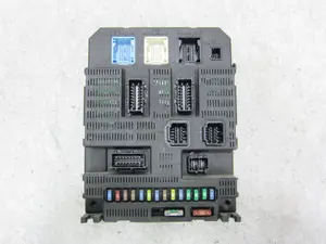 Foto de CAJA RELES / FUSIBLES CITROEN C2 1.1  (60 CV / 44 KW) referencia 9659285680